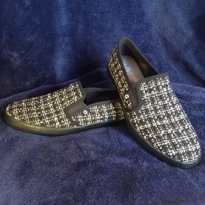 9M Guess Black and white Loafers